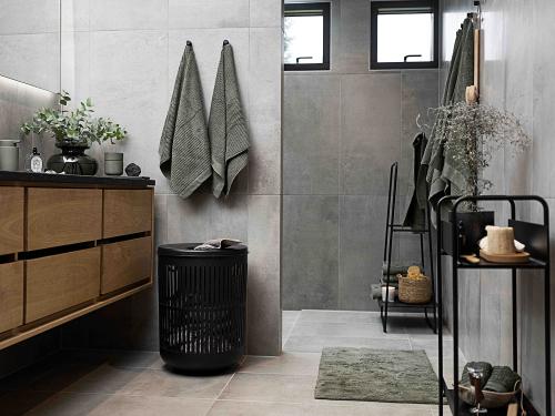 Koupelnová předložka 50x80 cm Olive green Tiles