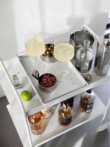Barový stolek na kolečkách A-Cocktail