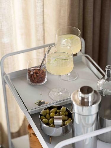 Barový stolek na kolečkách A-Cocktail