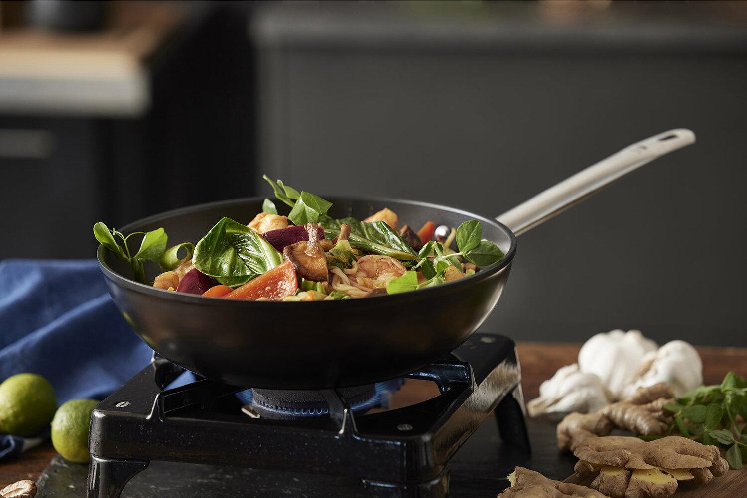 Wok pánev
