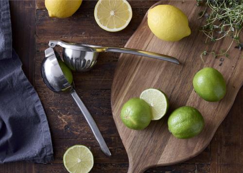 Ruční odšťavňovač citrusů