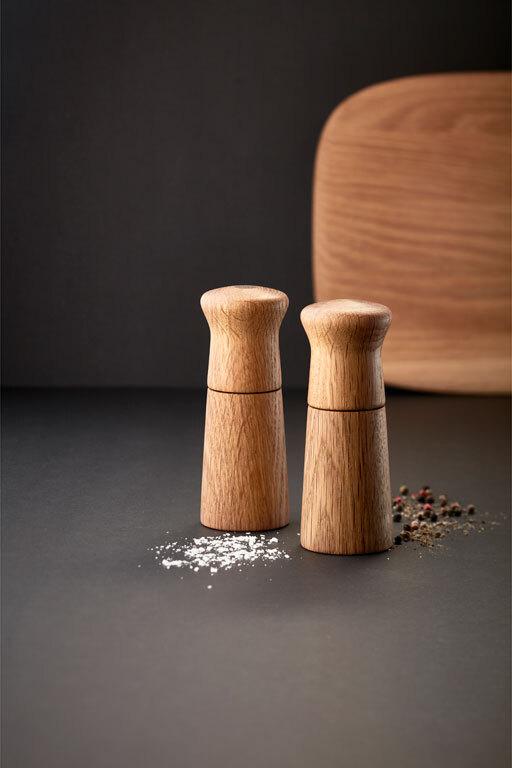 Sada dubových mlýnků na pepř a sůl 14 cm