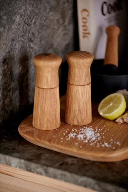 Sada dubových mlýnků na pepř a sůl 14 cm