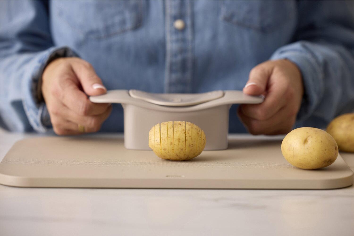 Kráječ na brambory a zeleninu Hasselback