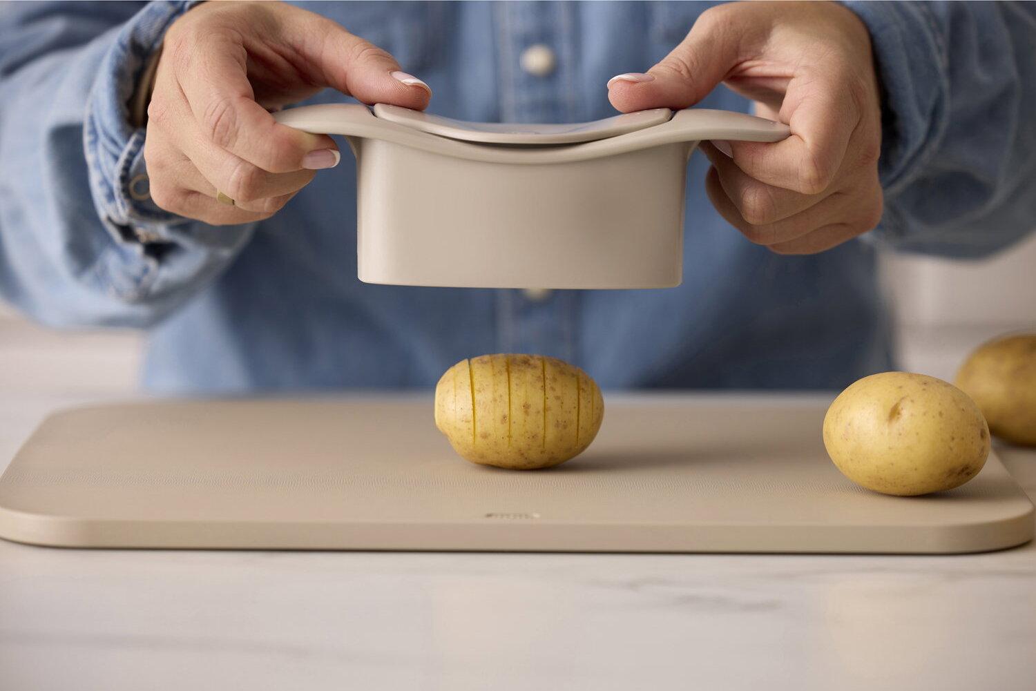 Kráječ na brambory a zeleninu Hasselback