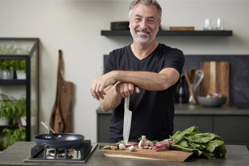 Nůž Santoku Precision